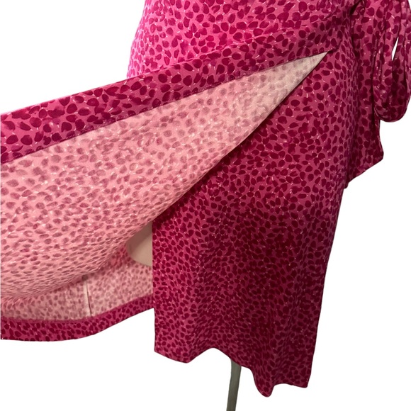 Diane Von Furstenberg gorgeous Jilda silk wrap dress in size 2. Beautiful - Picture 8 of 13